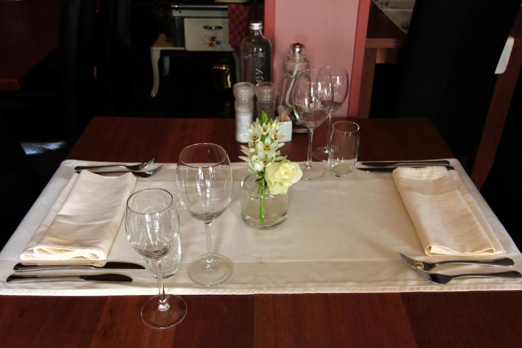 Hotel Restaurant Zeeland Толен Екстер'єр фото