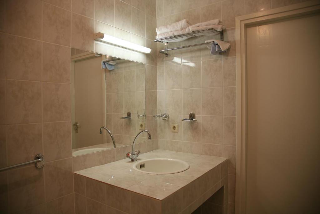 Hotel Restaurant Zeeland Толен Номер фото